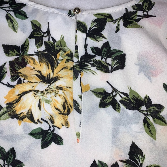 Women Top - Picture 2 of 7